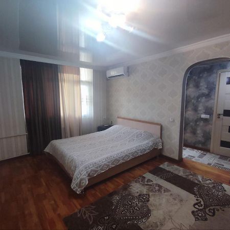 Комфортная Квартира Для 2Х Персон Lägenhet Bishkek Exteriör bild