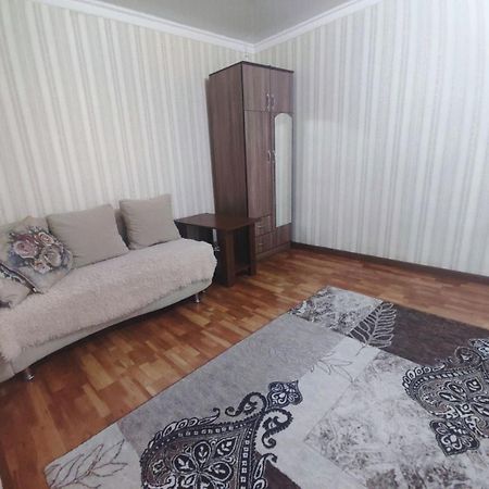Комфортная Квартира Для 2Х Персон Lägenhet Bishkek Exteriör bild