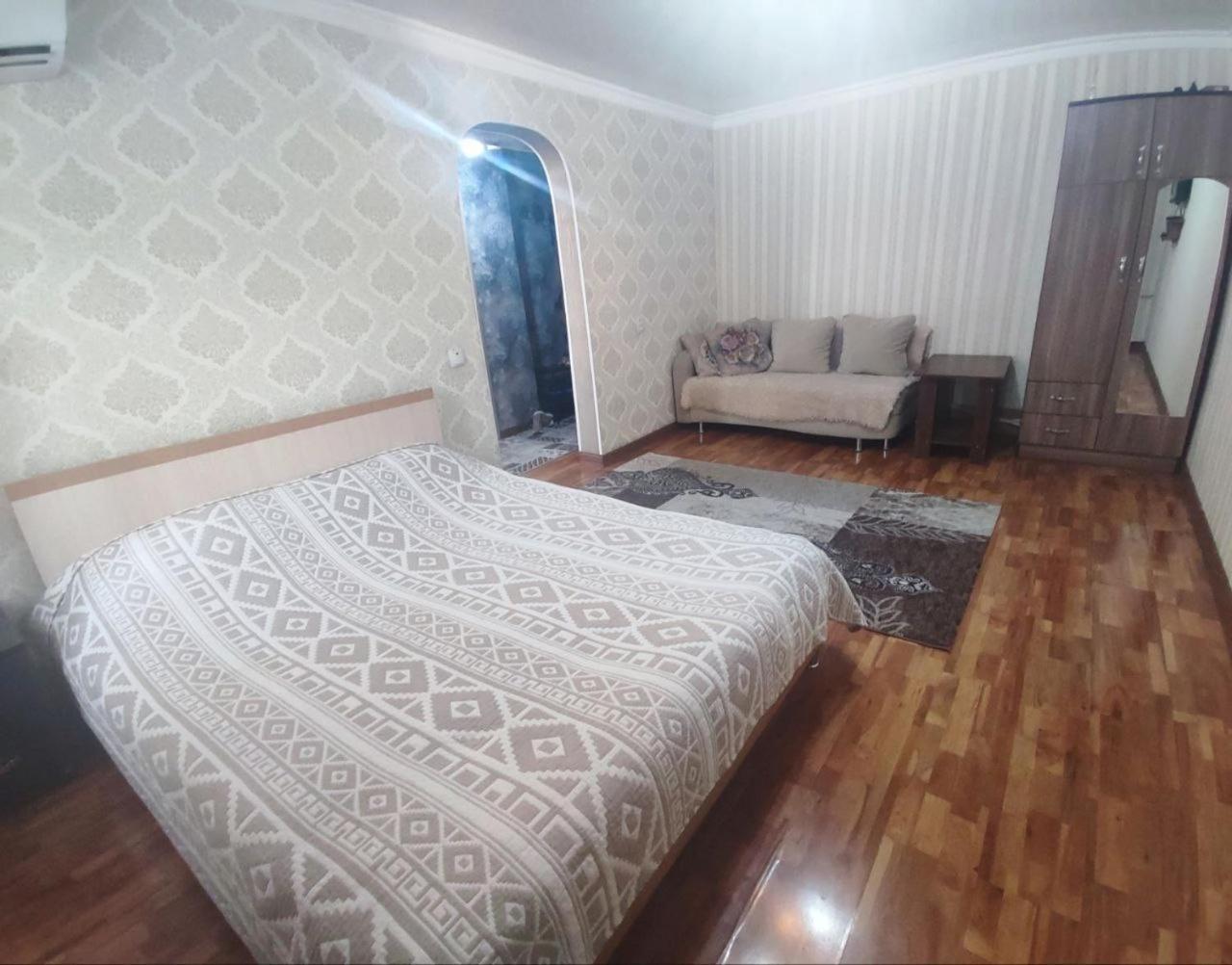 Комфортная Квартира Для 2Х Персон Lägenhet Bishkek Exteriör bild