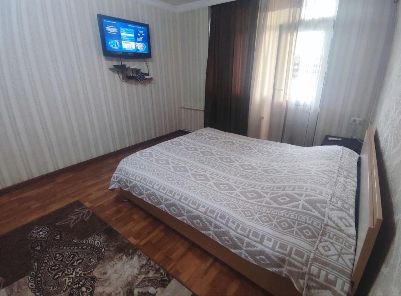 Комфортная Квартира Для 2Х Персон Lägenhet Bishkek Exteriör bild