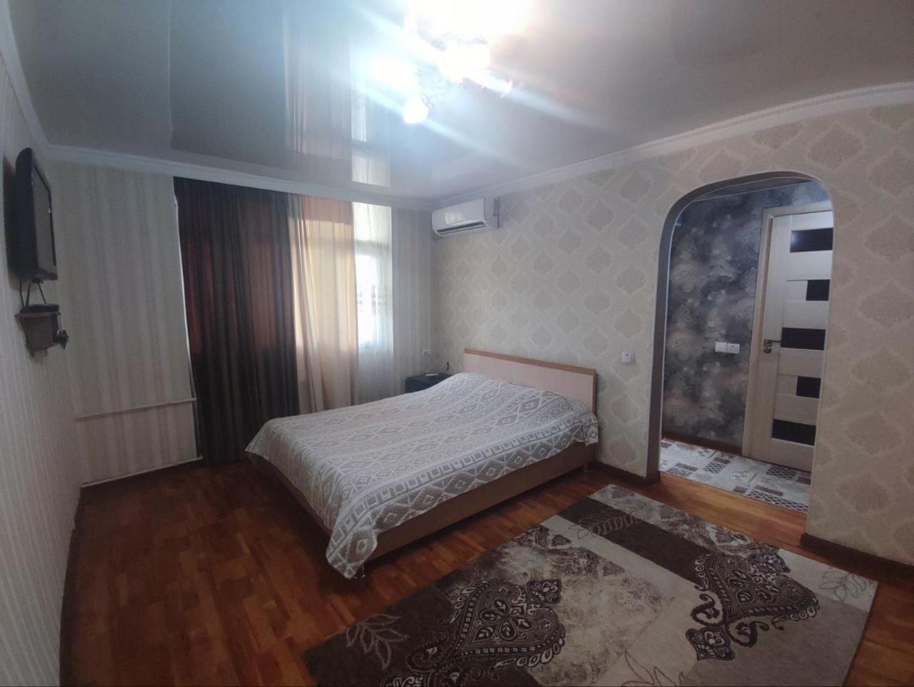 Комфортная Квартира Для 2Х Персон Lägenhet Bishkek Exteriör bild