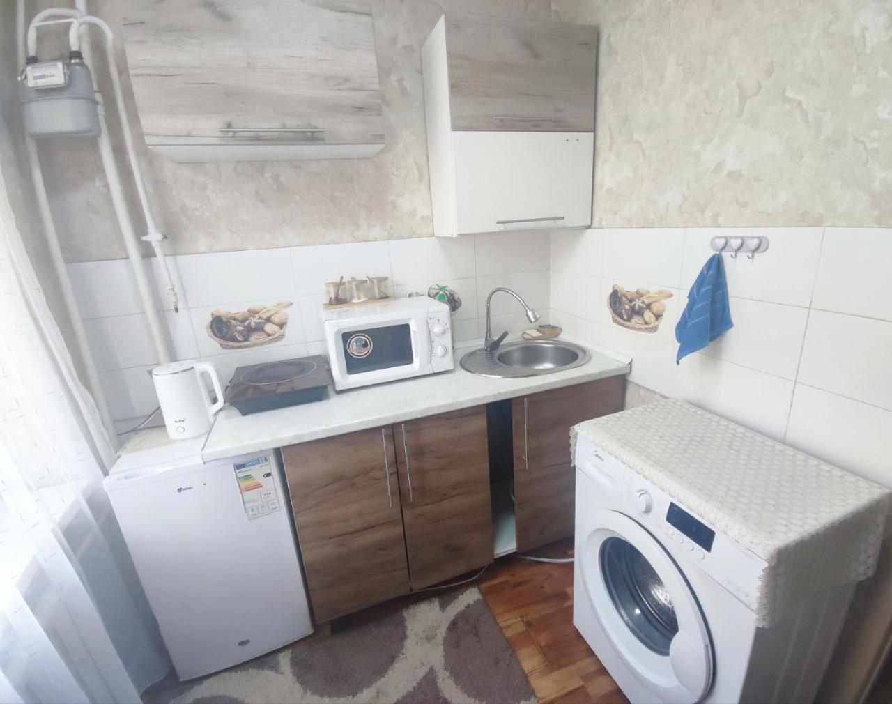 Комфортная Квартира Для 2Х Персон Lägenhet Bishkek Exteriör bild
